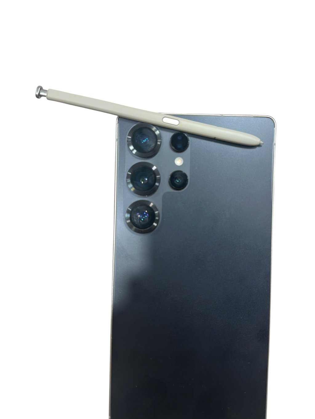Iphoneio Official Galaxy S25 smartphone in dark grey with a light-coloured integrated stylus pen on the back